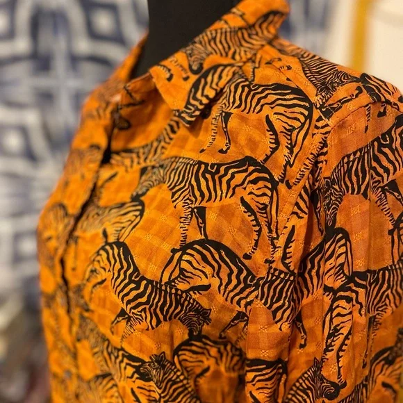 Women’s Jane & Delancey Orange Plaid Button Down with Zebras Whimsical Sz M 🧡🦓 - Picture 3 of 7